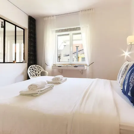 Apartment Almirante Design By Homing